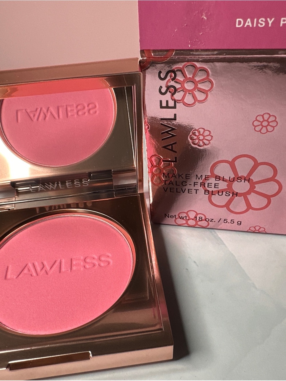 LAWLESS Velvet Blush Compact — Bright Pink Daisy
